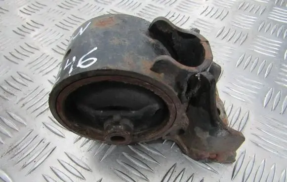 Suzuki Baleno EG Engine mount bracket