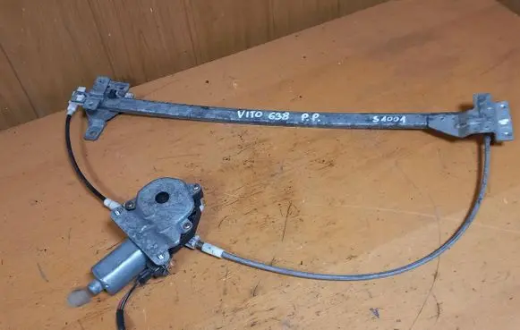 Mercedes-Benz Vito Viano W638 Front door window regulator with motor 