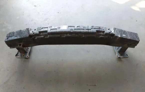 Volkswagen Jetta V Front bumper cross member