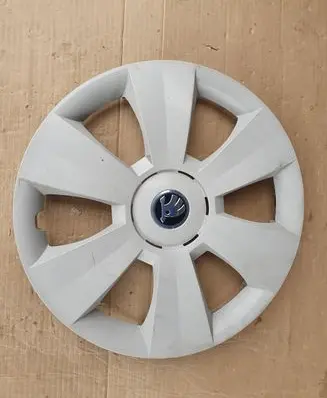 Skoda Fabia Mk3 (NJ) R15 wheel hub/cap/trim 6V0601147C