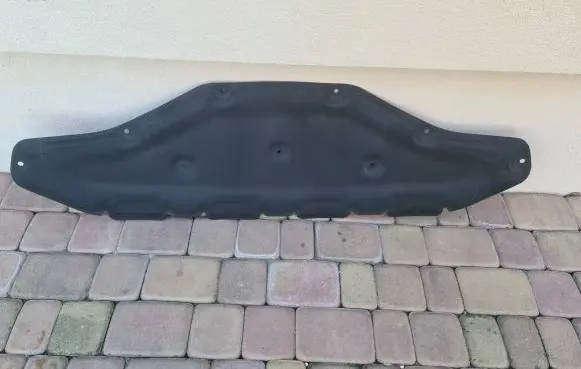 Engine bonnet/hood sound/heat insulation