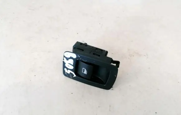 BMW 1 E81 E87 Electric window control switch 15939900 6945874
