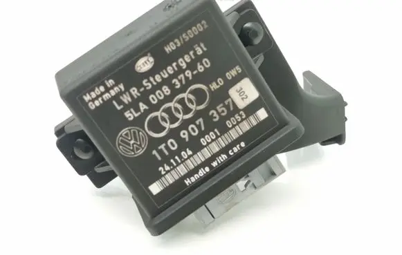 Volkswagen Touran I Light module LCM 5LA00837960 1T0907357