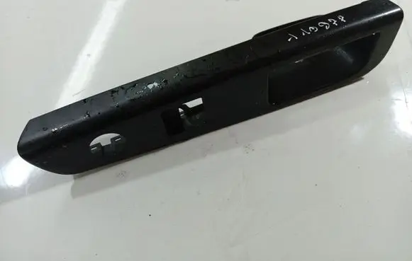 KIA Ceed Front door window switch trim 823511H110