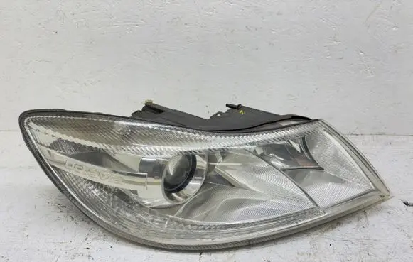 Skoda Octavia Mk2 (1Z) Headlight/headlamp 1Z2941016F 1LL24705204