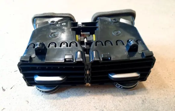 BMW 7 G11 G12 Rear air vent grill 9301745