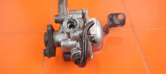 BMW 3 E46 Power steering pump 6760034 19MB30
