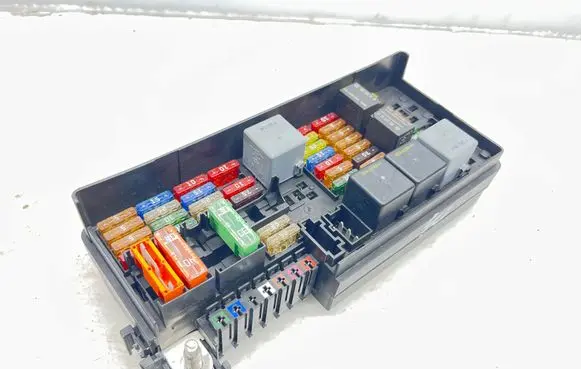 Mercedes-Benz ML W164 Fuse module A1645400272