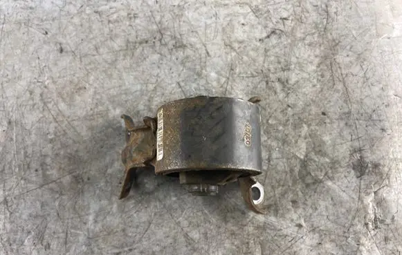 Dodge Caliber Engine mount bracket 05105575aa 05105466aa