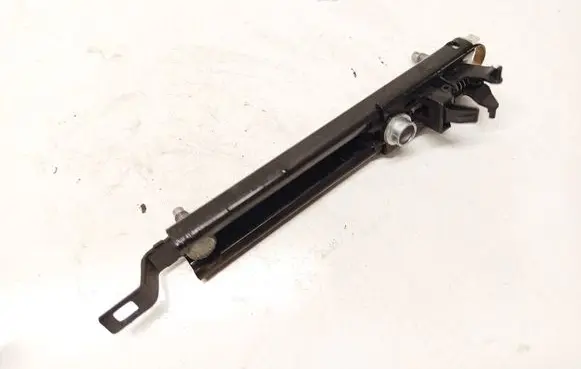 Opel Astra H Seat belt adjustment rail 13166032