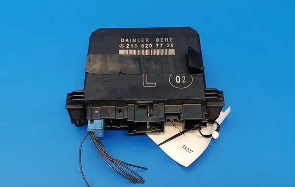Mercedes-Benz E W210 Door control unit/module 2108207726