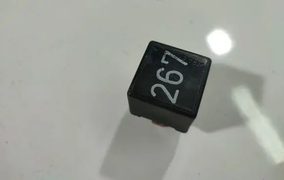 Toyota Avensis Verso Other relay 899519