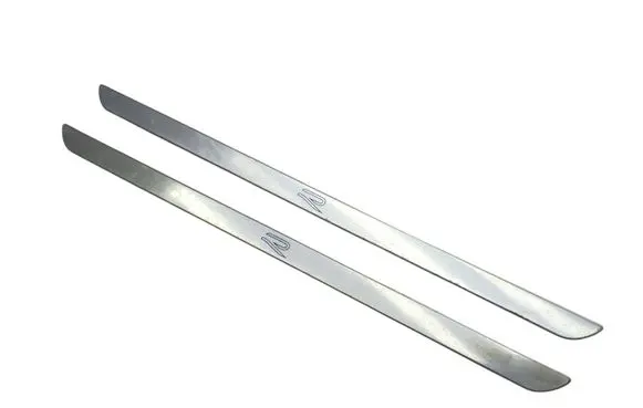 Front sill trim cover