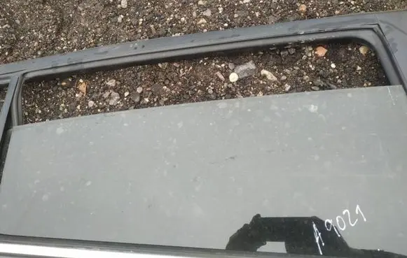 KIA Sportage Rear door window glass