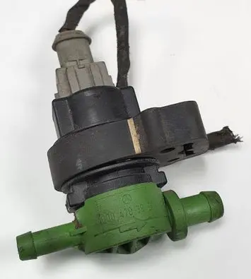 Mercedes-Benz C W203 Turbo solenoid valve 0004703893