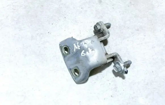 Mitsubishi Lancer Rear door lower hinge