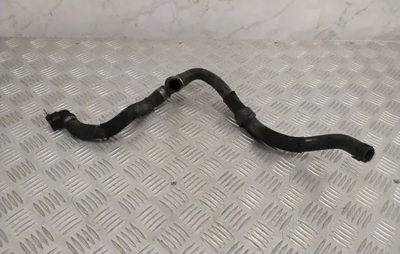 Mercedes-Benz C W204 Engine coolant pipe/hose 3018666