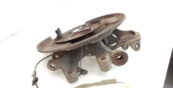 Rear wheel hub spindle/knuckle