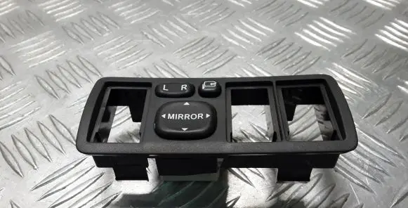 Wing mirror switch