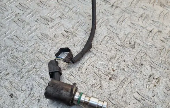 Ford Fiesta Oil pressure sensor CM5G6C880CA