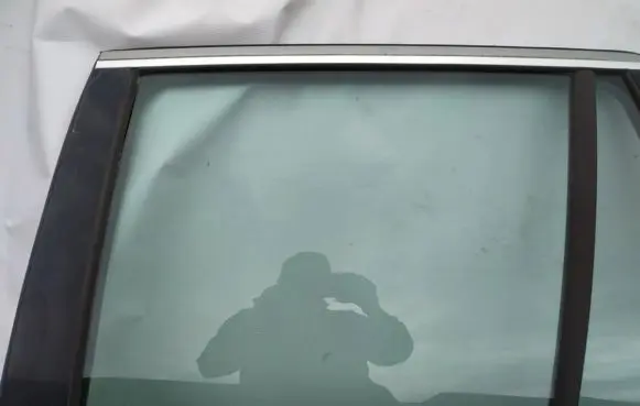 Volvo XC90 Rear door window glass
