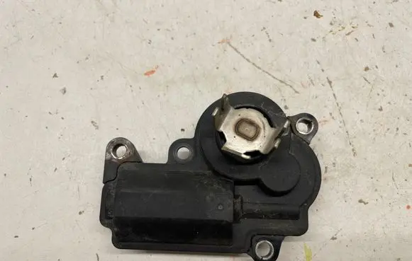 Mercedes-Benz E W213 Intake manifold valve actuator/motor A2139068601