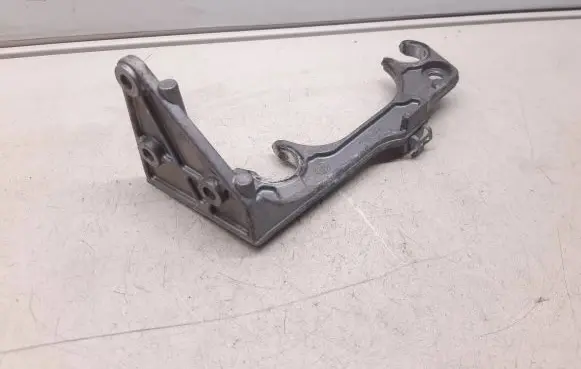 Mercedes-Benz E W212 Air filter cleaner box bracket assembly A6510940127