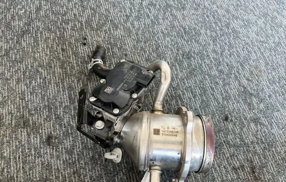 Renault Megane IV EGR valve cooler 147359823R 91643064