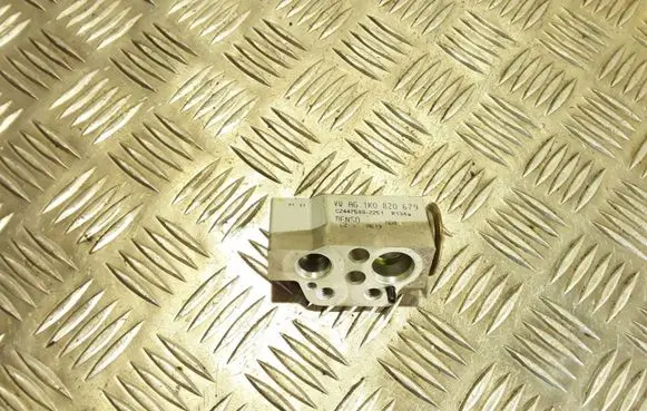 Volkswagen PASSAT B7 Air conditioning (A/C) expansion valve 1K0820679