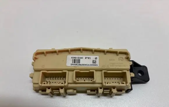 Hyundai Santa Fe Tailgate/trunk control unit/module 919d5s1100 919c5s1100 91940s1040