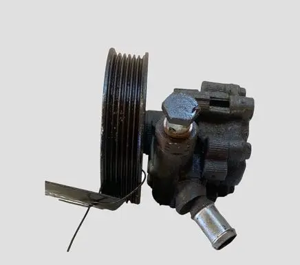 Opel Insignia A Power steering pump 55563329