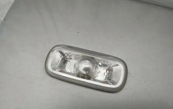 Audi A4 S4 B6 8E 8H Front fender indicator light