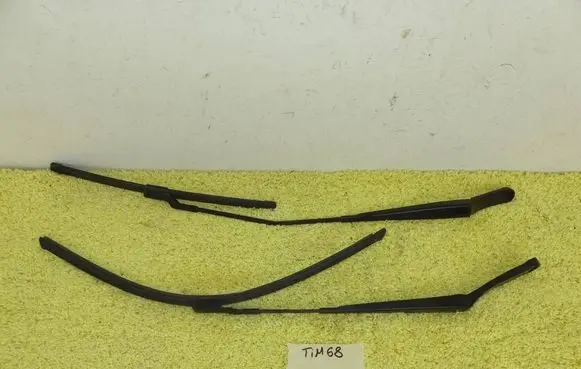 Volkswagen Golf VII Front wiper blade arm 5G1955409C 5G1955410A