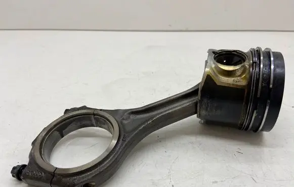 Audi A6 S6 C6 4F Piston with connecting rod