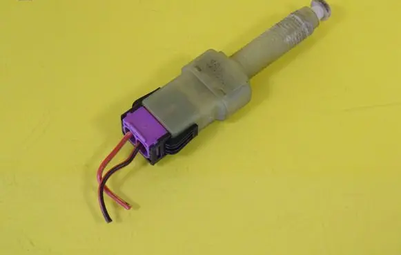 Audi A4 S4 B5 8D Brake pedal sensor switch 443945515