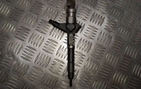Nissan Primera Fuel injector 16600AU600