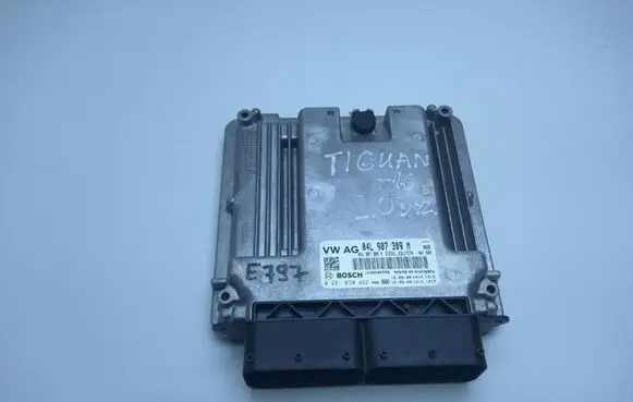 Volkswagen PASSAT B8 Engine control unit/module 04L907309M