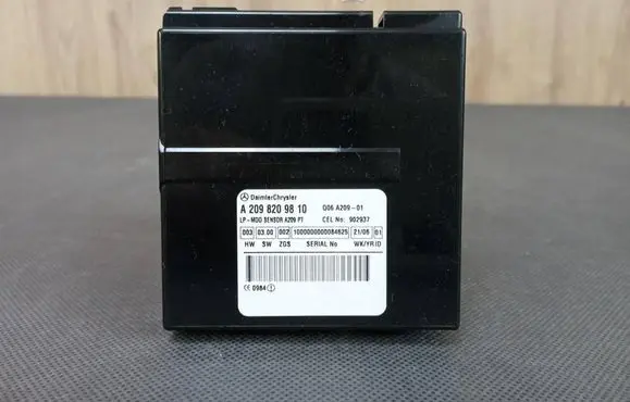 Mercedes-Benz CLK A209 C209 Convertible roof control unit A2098209810 2098209810
