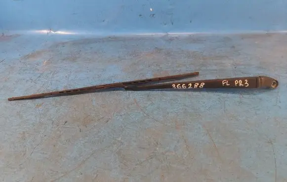 Toyota Prius (XW30) Front wiper blade arm 8522147090