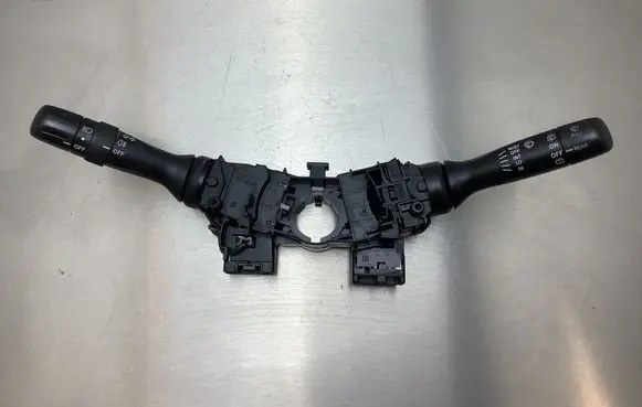 Toyota Yaris Wiper turn signal indicator stalk/switch 17F144