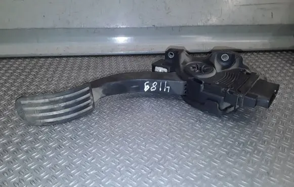 Volvo V70 Accelerator throttle pedal 6G929F836BD