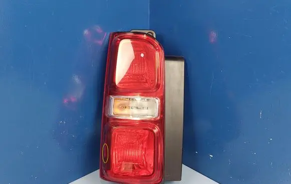 Opel Vivaro Rear/tail lights 9808243180 9808243182