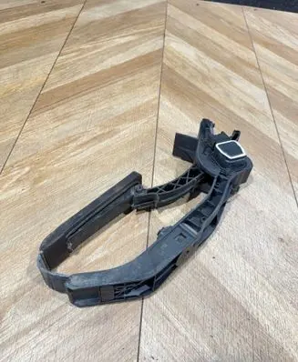 Mercedes-Benz E W211 Accelerator throttle pedal A2113000804