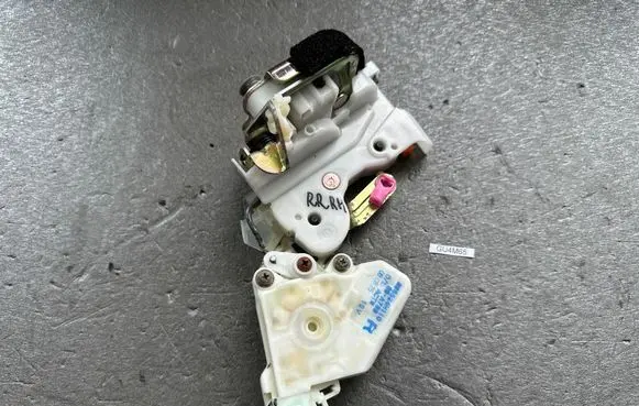 Nissan Patrol Y61 Rear door lock 82502VB000 825524H110