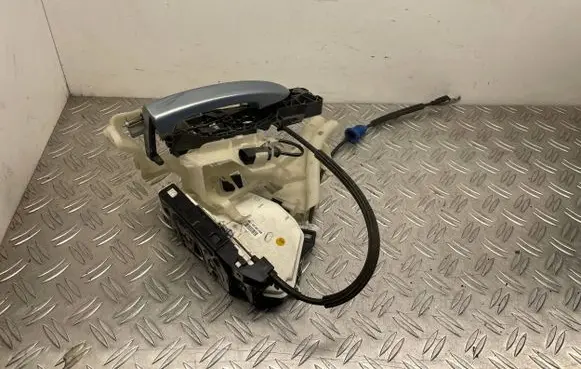 Volkswagen PASSAT CC Front door lock 5N1837016B
