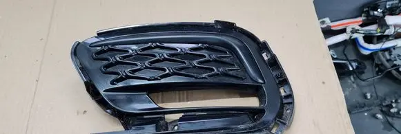 Chrysler Pacifica Front fog light trim/grill 6WF65TRMAC