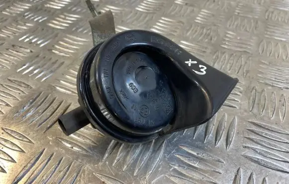BMW X3 E83 Horn signal 703881157