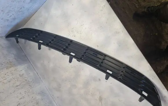 Citroen DS5 Front bumper upper radiator grill 968717547A