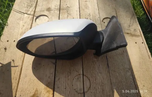 Front door electric wing mirror
