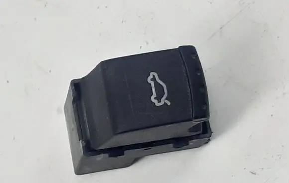 Volkswagen PASSAT B5.5 Tailgate opening switch 1J0959831A